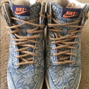 Nike Dunk Sky Hi Liberty Size 8 Women Blue & White